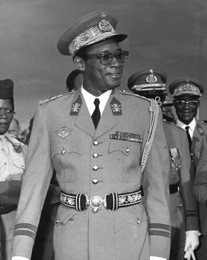 Sau khi Thủ tướng Lumumba chết, Mobutu phục hồi Joseph Kasa-Vubu làm Tổng thống Congo, còn bản thân vẫn duy trì vị trí Thống lĩnh quân đội nước này. Ảnh nguồn: Jeune Afrique.