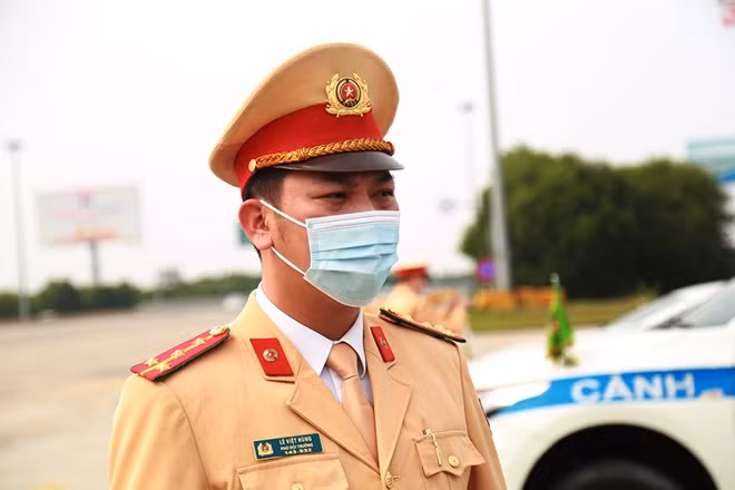 Đại úy Lê Việt Hùng cho hay: cán bộ chiến sĩ đơn vị sẽ xử lý nghiêm các vi phạm về an toàn giao thông đặc biệt là vi phạm về nồng độ cồn trong dịp Têt Nguyên đán.