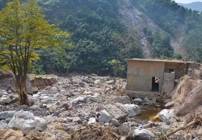 Đã 1 tháng trôi qua nhưng nơi đây vẫn tan hoang.