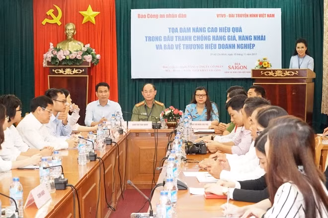 Buổi tọa đàm "Nâng cao hiệu quả trong đấu tranh chống hàng giả, hàng nhái và bảo vệ thương hiệu doanh nghiệp".