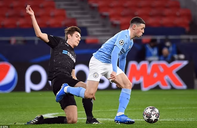 Nửa xanh thành Manchester hành quân đến sân Budapest's Puskas Arena để đối đầu với Borussia Monchengladbach trong khuôn khổ trận lượt về vòng 1/8 Champions league.