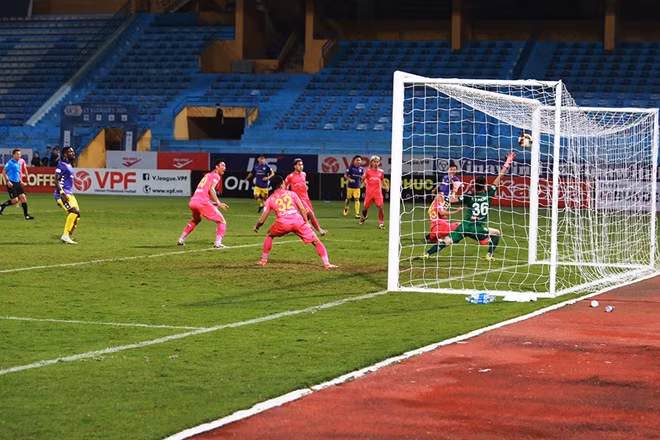 Sau khi Quang Hải lập công, Hà Nội FC có thêm hai bàn thắng nữa để nâng tỷ số lên 4-1.