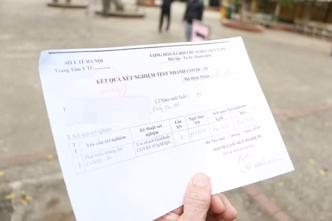 Kết quả xét nghiệm của một người dân tại điểm xét nghiểm THCS Đống Đa.