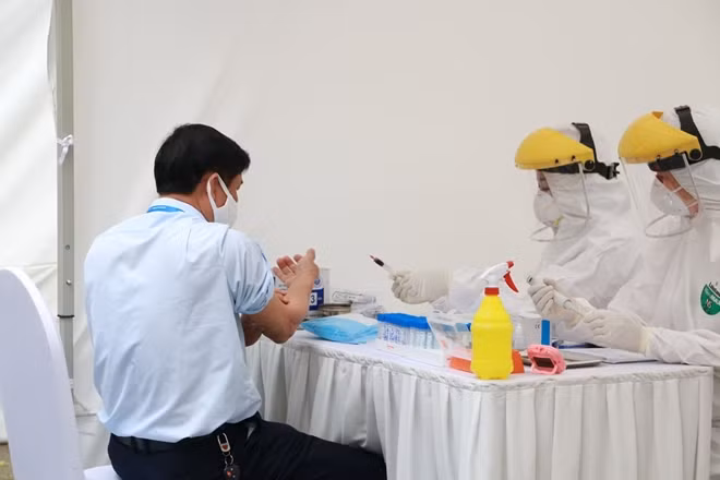 Dự kiến những điểm xét nghiệm này sẽ ưu tiên những cá nhân từng đến Bệnh viện Bạch Mai trong thời gian từ 10/3 đến 25/3.