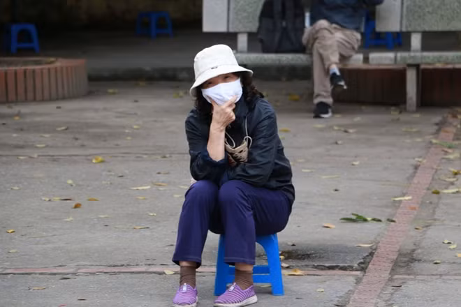 Hầu hết mọi người đều đeo khẩu trang để bảo vệ sức khỏe cá nhân và cộng đồng.