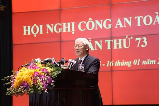 “Vì nước quên thân, vì dân phục vụ”; “Còn Đảng thì còn mình”; "Danh dự là điều thiêng liêng, cao quý nhất"!