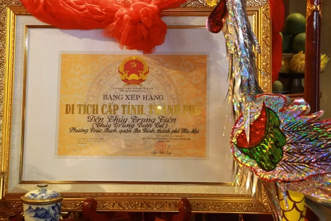 Bằng xếp hạng di tích.