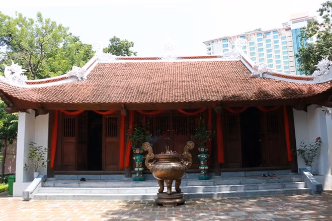 Chính điện của đền.