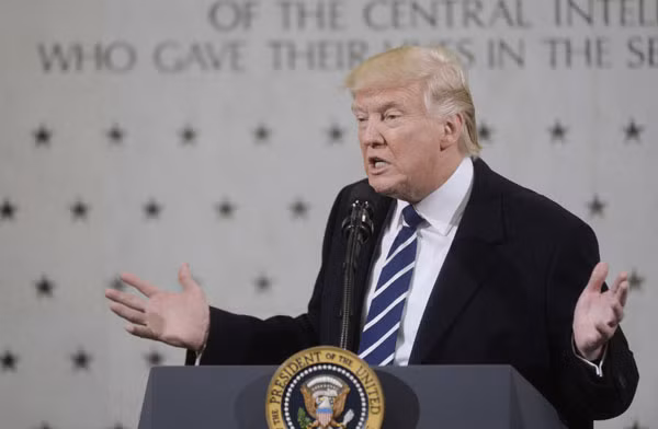 Tổng thống Mỹ Donald Trump phát biểu tại trụ sở CIA hôm 21-1 (giờ Mỹ). Ảnh: Getty Images