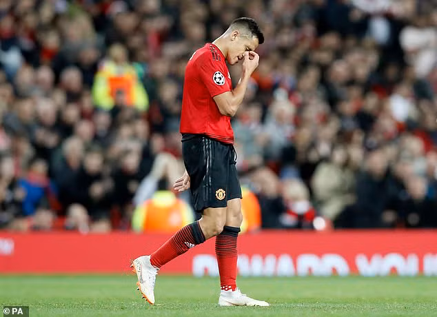 Sanchez đang trở thành "cục nợ" đích thực của Man Utd. Sanchez đang trở thành "cục nợ" đích thực của Man Utd.