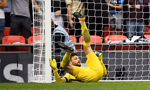 Chỏng vó trên sân nhà, Tottenham đối diện với nỗi lo lớn về lực lượng cũng như tham vọng đua tranh ngôi báu Ngoại hạng Anh. Ảnh: Reuters. Chỏng vó trên sân nhà, Tottenham đối diện với nỗi lo lớn về lực lượng cũng như tham vọng đua tranh ngôi báu Ngoại hạng Anh. Ảnh: Reuters.
