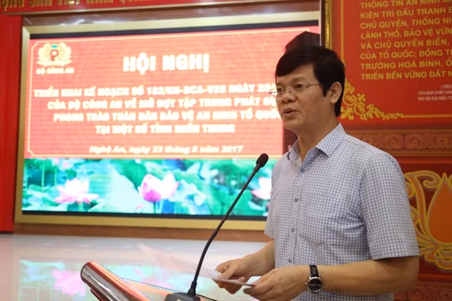 Đồng chí Lê Xuân Đại, Phó Chủ tịch thường trực UBND tỉnh khai mạc Hội nghị