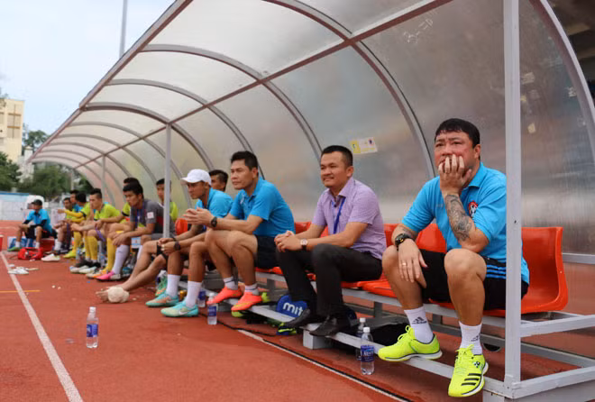 Nỗi buồn phủ kín khu kĩ thuật CLB Hải Phòng. Ảnh: H.M.