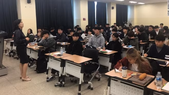 Khóa học "Giới và Văn hóa" tại Đại học Sejong của Seoul dạy cho sinh viên các khía cạnh khác nhau của việc hẹn hò, tình yêu và tình dục.
