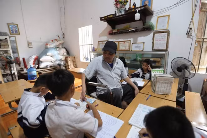Gần 10 năm nay một lớp học miễn phí đã được mở tại thôn Nhân Lý; xã Nam Phương Tiến; Chương Mỹ, Hà Nội.