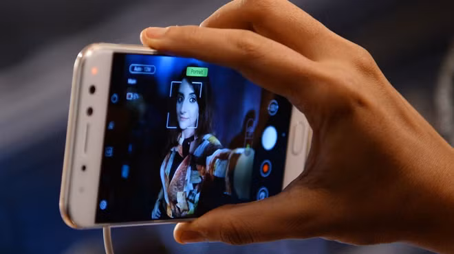 Smartphone giá rẻ ở Ấn Độ.