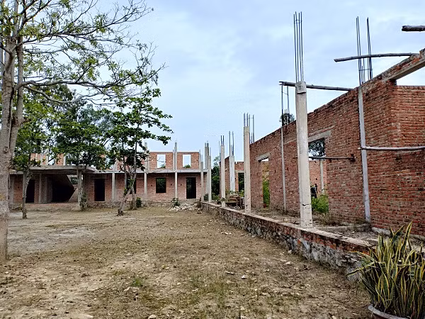 Công trình dang dở gây nhiều trở ngại cho cô trò trường Tiểu học Đức Thanh, Đức Thọ, Hà Tĩnh.