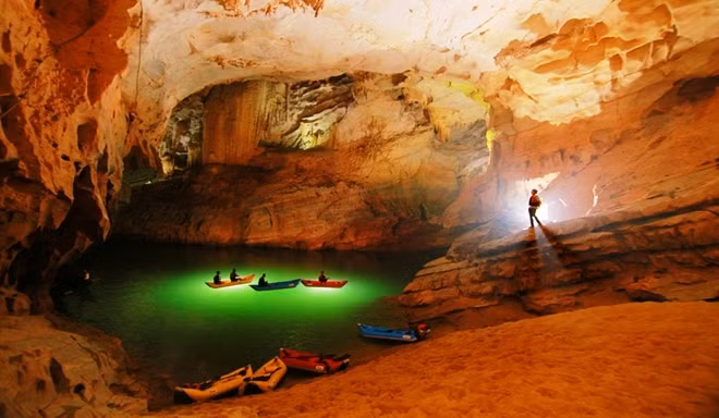 Khám phá các hang động ở Phong Nha-Kẻ Bàng là tour đang được rất nhiều du khách trong và ngoài nước ưa thích.