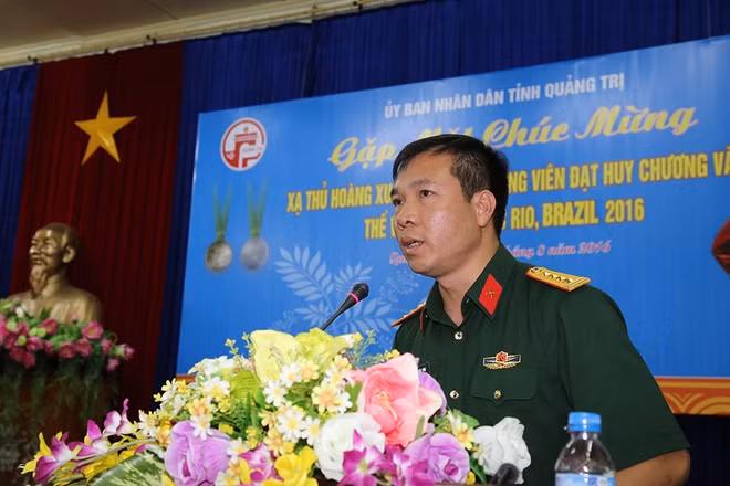 Tại buổi lễ, Hoàng Xuân Vinh cho biết trong niềm vui giành HC vàng anh luôn nghĩ đến cội nguồn, quê hương. “Không sinh ra ở mảnh đất này nhưng đây là quê cha đất tổ, dòng máu Quảng Trị anh hùng luôn chảy trong người tôi”, anh chia sẻ. Xạ thủ đeo hàm đại tá cũng cho rằng để đạt được thành công thì phải có nỗ lực của bản thân, ý chí hướng về điều tốt đẹp và trong quá trình tập luyện phải có mục tiêu cụ thể, phấn đấu dù có nhiều khó khăn.