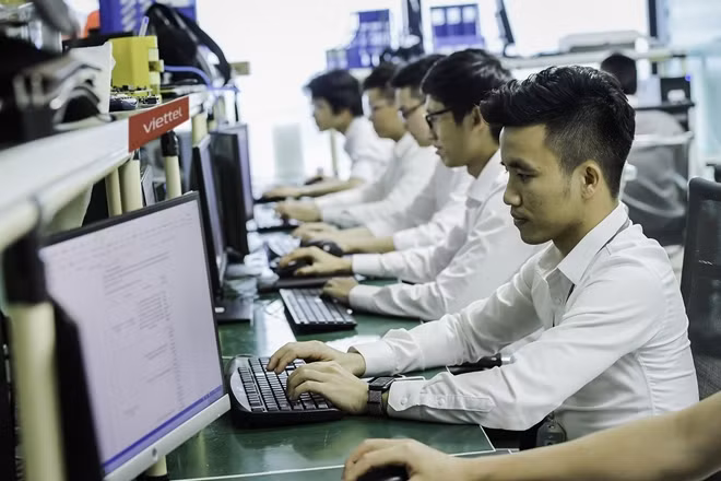 Nhóm nghiên cứu Sáng chế trạm thu phát gốc vô tuyến của Trung tâm Vô tuyến băng rộng (VHT) .