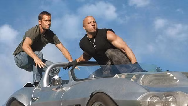 Nam diễn viên Paul Walker bên cạnh đồng nghiệp Vin Diesel.