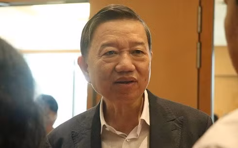 Bộ trưởng Tô Lâm trả lời báo chí bên hành lang Quốc hội. Bộ trưởng Tô Lâm trả lời báo chí bên hành lang Quốc hội.