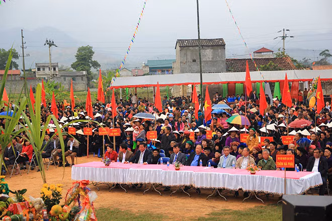 Lễ hội thu hút đông đảo du khách trong và ngoài địa phương tới tham dự.