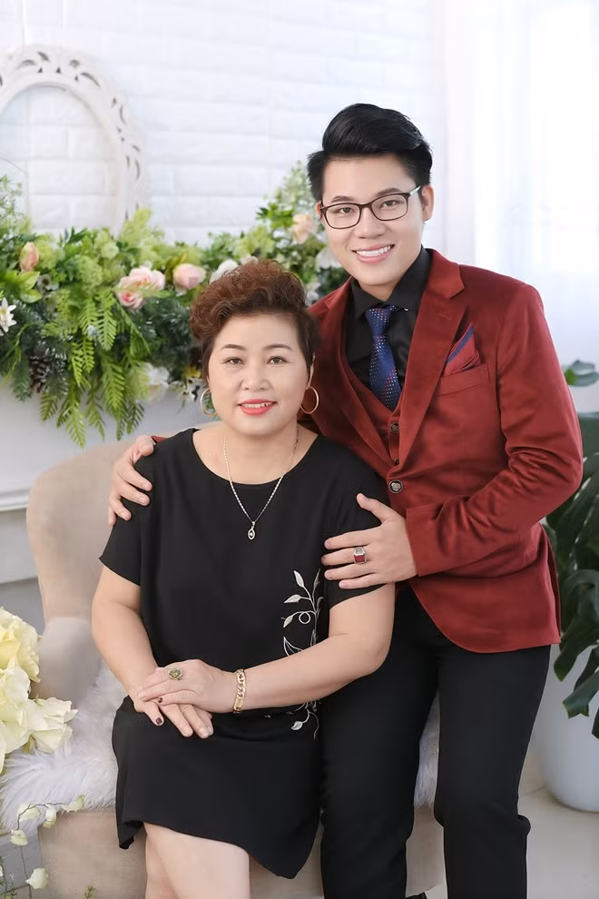 Duy Cường và mẹ.