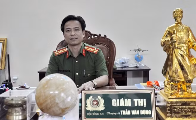 Thượng tá Trần Văn Dũng – Bí thư Đảng ủy, Giám thị Trại giam Xuân Phước.