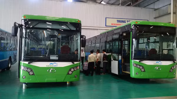 Xe buýt BRT vừa được đưa về Việt Nam.