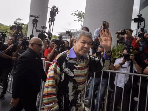 Cựu phó Thủ tướng Malaysia Ahmad Zahid Hamidi chính thức bị buộc tội.