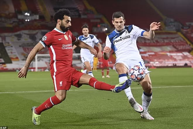 Trong trận đấu này, đội chủ nhà có sự trở lại của chân sút chủ lực Mohamed Salah sau thời gian cách ly vì nhiễm COVID-19.