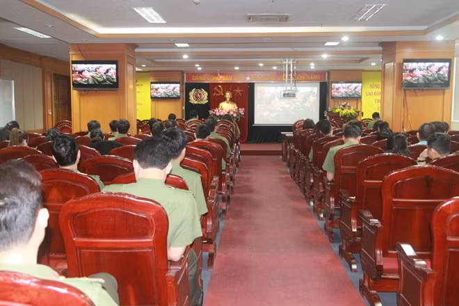 Toàn cảnh hội nghị.