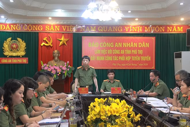 Đại tá Phạm Khải phát biểu tại buổi làm việc.