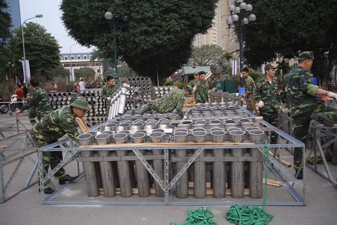 Chỉ còn hơn một ngày nữa, người dân Thủ đô sẽ lại được chứng kiến màn pháo hoa thắp sáng bầu trời để chào đón năm mới.