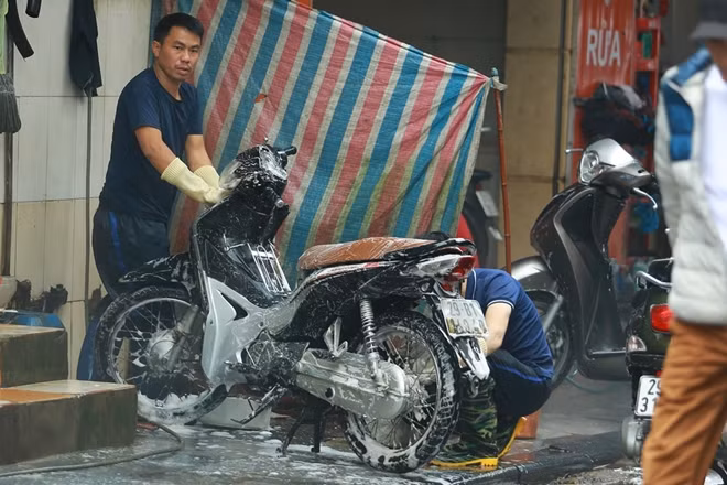 Dẫu thế cũng khó đáp ứng hết được lượng khách tăng lên chóng mặt trong những ngày này.