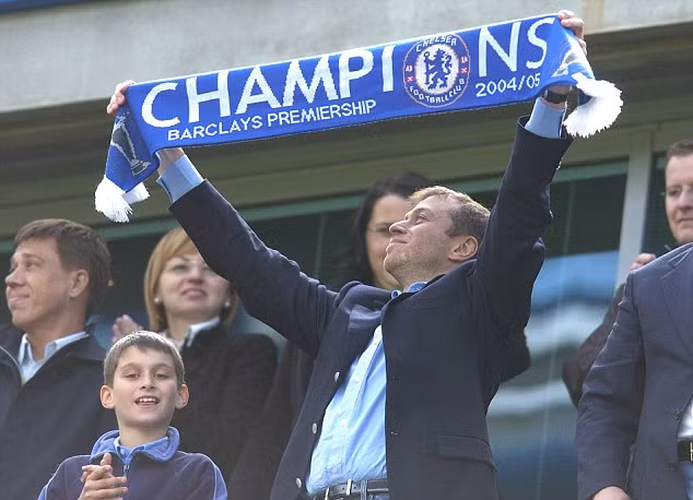 Roman Abramovich chính là người đã tạo nên thành công rực rỡ của Chelsea. Roman Abramovich chính là người đã tạo nên thành công rực rỡ của Chelsea.