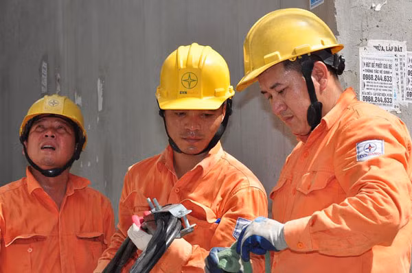 Giá điện sẽ chưa được điều chỉnh ít nhất cho đến hết quý III năm nay.