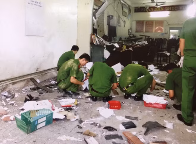 Hiện trường vụ nổ và số trái nổ thu được tại nhà Nguyễn Khanh.
