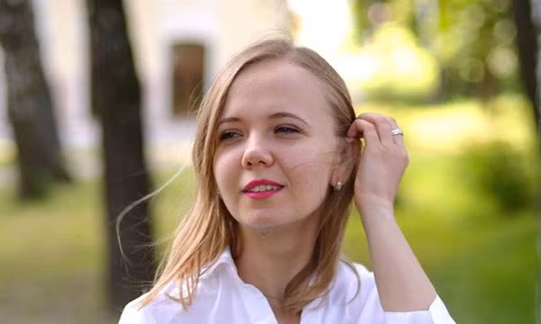 Cô Anna Kalynchuk.