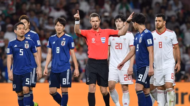 Trọng tài cho Nhật Bản hưởng phạt đền. Ảnh: AFC.