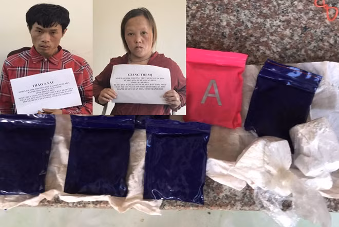 Thào A Sáu và Giàng Thị Mị cùng tang vật thu giữ.