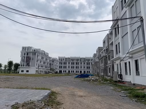 Giao dịch bất động sản gặp khó