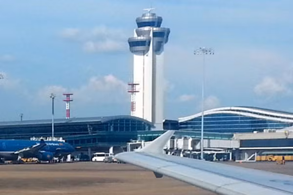Tổng Công ty Quản lý bay Việt Nam chưa xây dựng và ban hành quy trình tổ chức thu phí bay qua bầu trời. Ảnh: Minh họa.