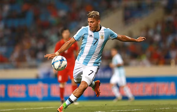 Tiền đạo Marcelo Torres là mũi tấn công lợi hại nhất của Argentina trong ít phút vừa qua. Ảnh: VNE.