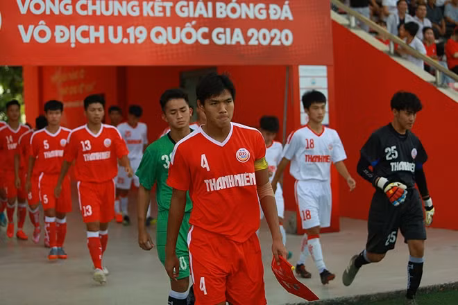 Chiều ngày 28/6 đã diễn ra trận chung kết U19 Quốc gia 2020 giữa U19 PVF (áo đỏ) và U19 HAGL--1 (áo trắng).