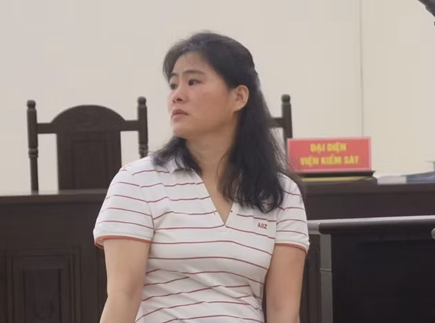Phạm nhân Nguyễn Thị Hồng tại toà.