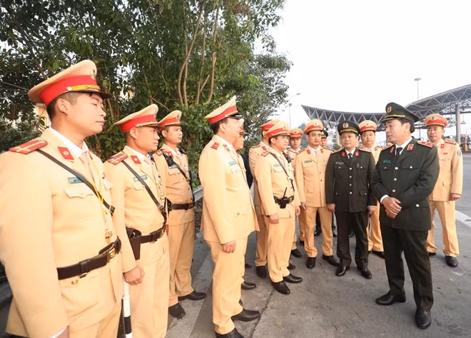 Thứ trưởng Trần Quốc Tỏ giao nhiệm vụ, động viên CBCS.