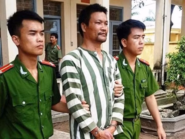 Nguyễn Văn Dũng, kẻ giết con người tình rồi phóng hỏa đốt nhà vào tháng 5-2015.