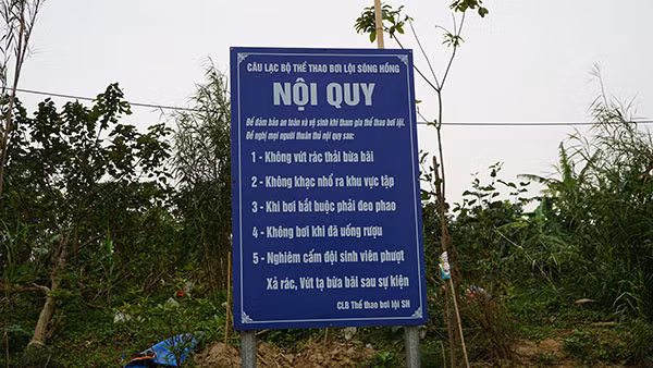 Thậm chí có hẳn cả một CLB của những người thích tắm sông với nội quy rõ ràng.